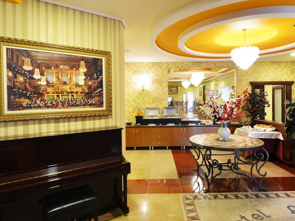 Hotel Austria Тирана Экстерьер фото