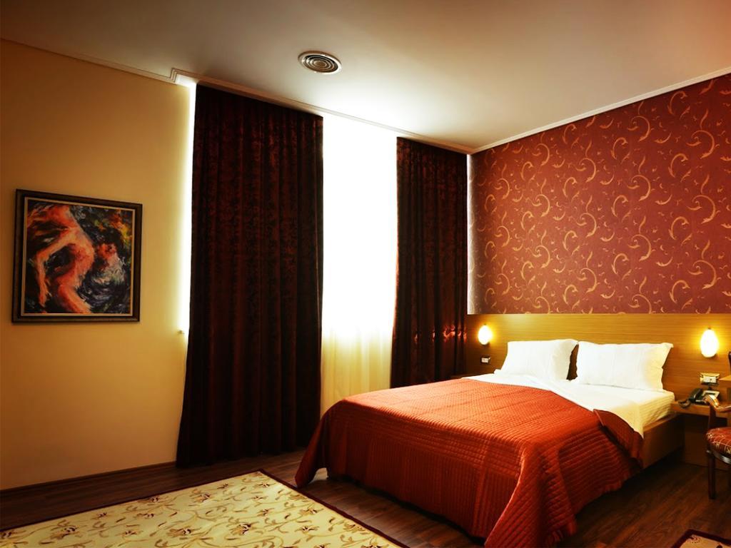 Hotel Austria Тирана Экстерьер фото