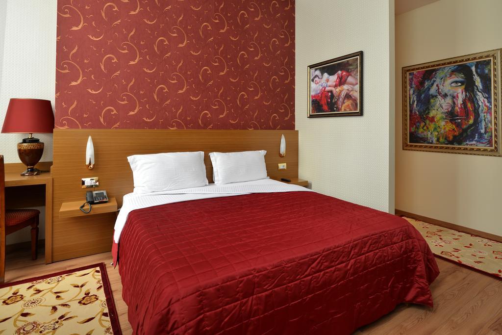 Hotel Austria Тирана Экстерьер фото