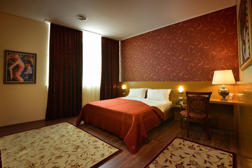 Hotel Austria Тирана Экстерьер фото