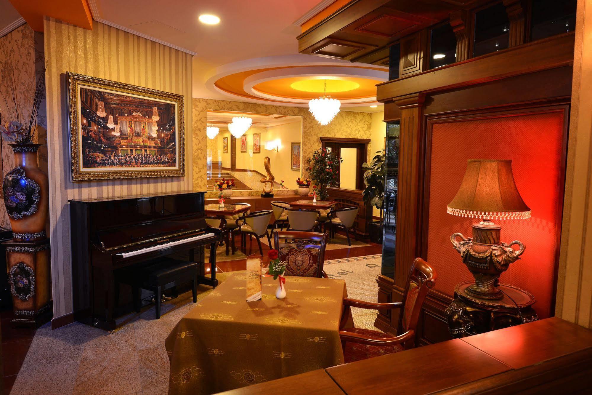 Hotel Austria Тирана Экстерьер фото