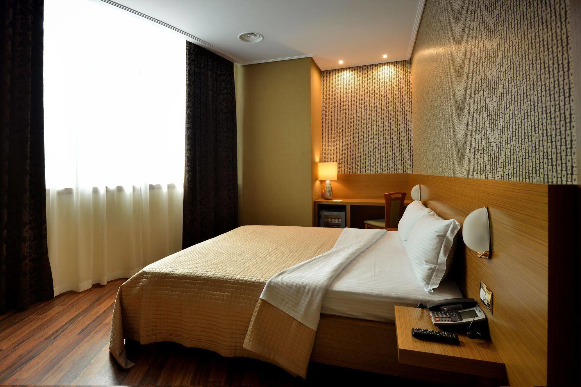 Hotel Austria Тирана Экстерьер фото