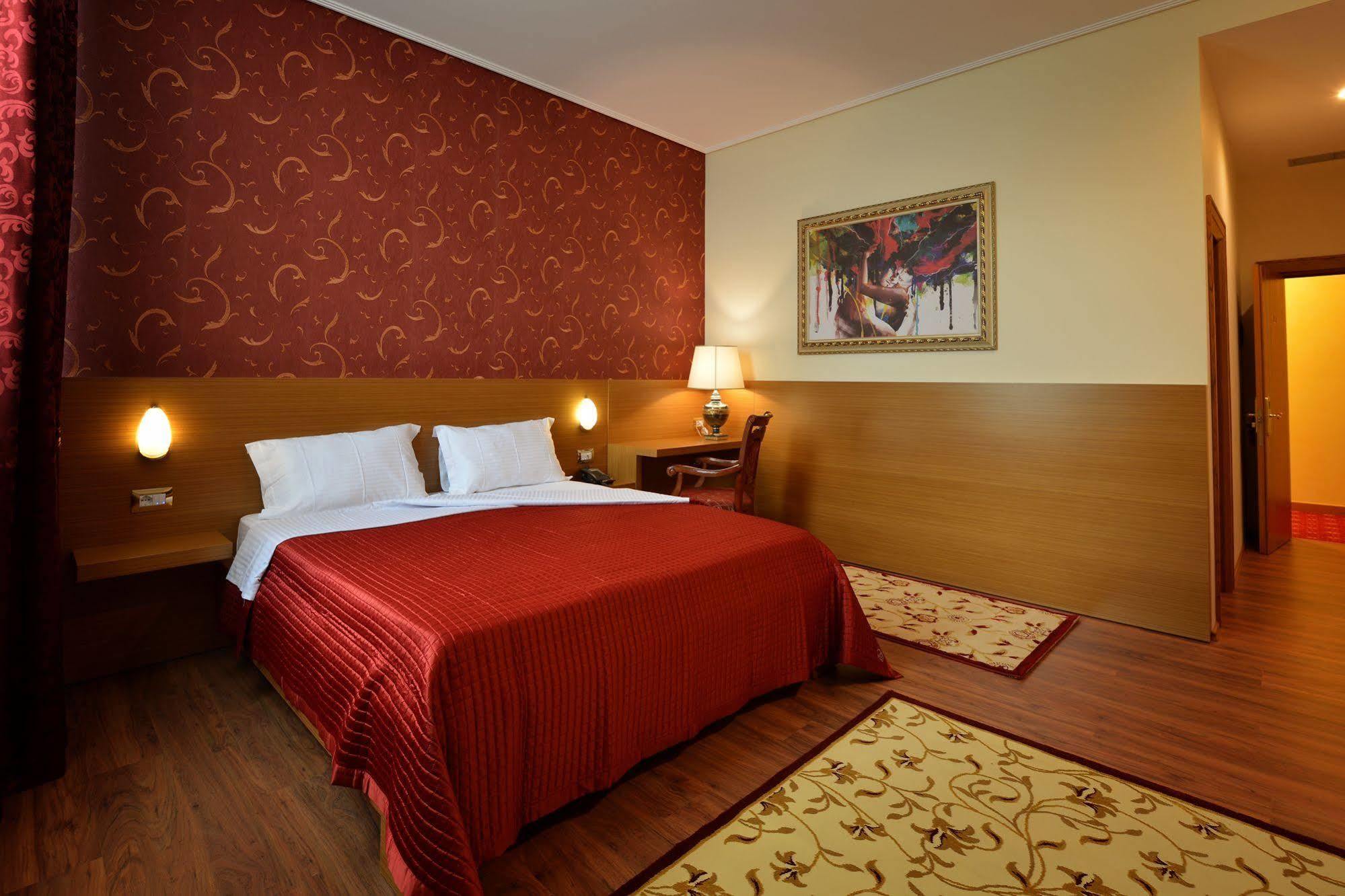 Hotel Austria Тирана Экстерьер фото